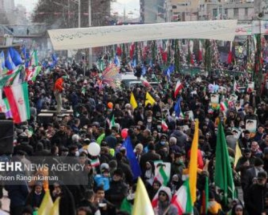 شعارها و پلاکاردهای جدید مردم در راهپیمایی ۲۲ بهمن