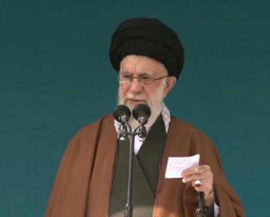 خطبه‌های حضرت آیت الله خامنه‌ای در نماز عید سعید فطر آغاز شد